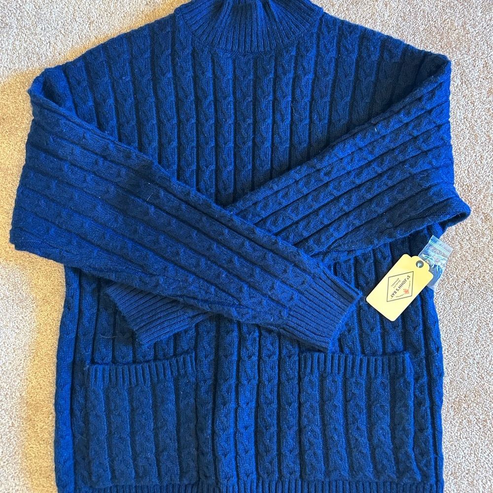 At John’s Bay size Large. New with tags